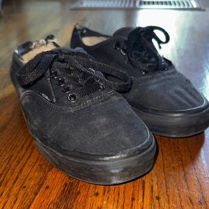 Vans black shoe. M7/W8